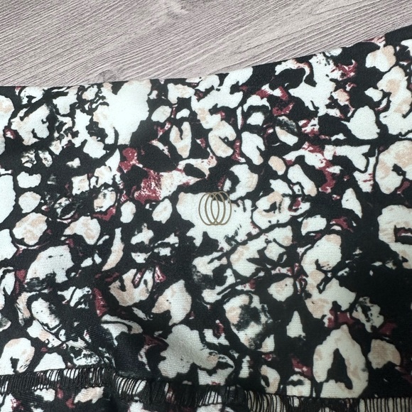 Balance Collection Contender Lux | Zinfindel Animal Speckle Ankle Leggings | Lg - Picture 9 of 11